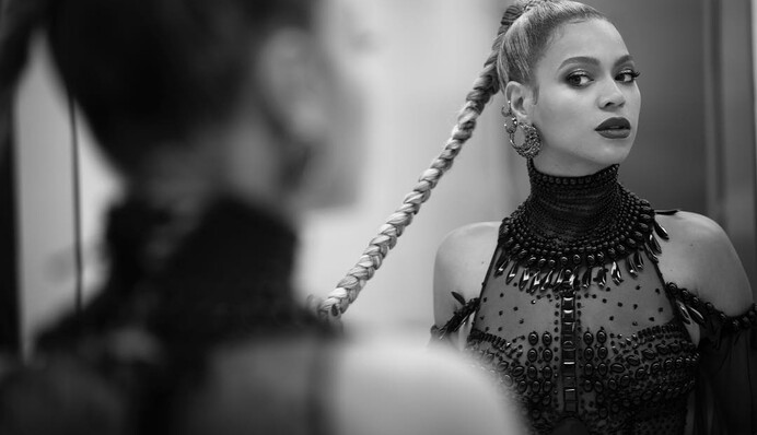 Беременная двойней Бейонсе представила трогательное видео о семейной жизни с Джей Зи