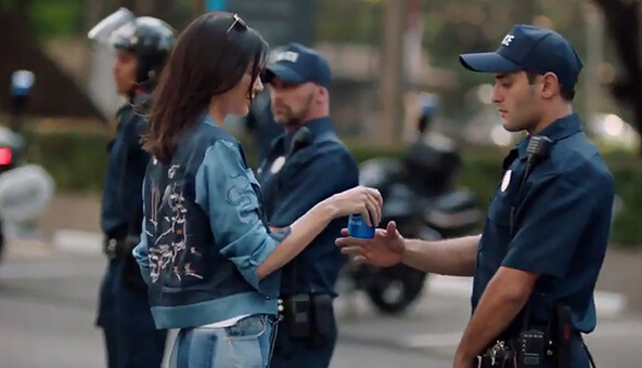 Pepsi извинилась за скандальный ролик с сестрой Ким Кардашьян