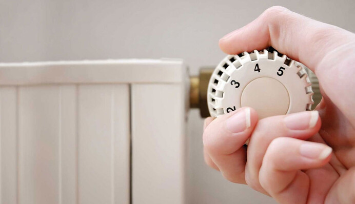 Неподъемные тарифы и громадные долги: с чем Украина закончила отопительный сезон