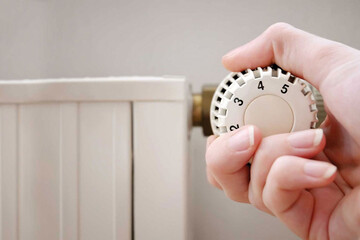 Неподъемные тарифы и громадные долги: с чем Украина закончила отопительный сезон