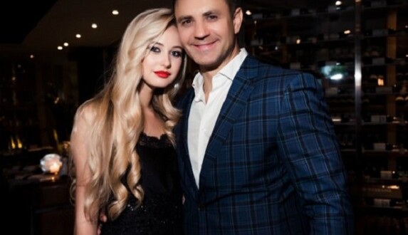 Николай Тищенко свозил молодую жену в Диснейленд: опубликованы фото