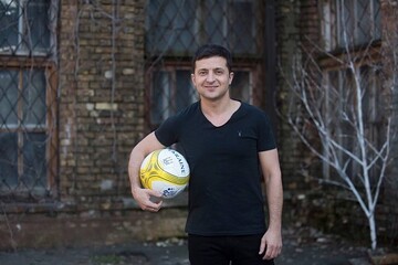 Владимир Зеленский сыграет в футбол с переселенцами