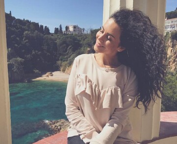 Приключения шопоголиков продолжаются: Настя Каменских на отдыхе скупила пол-Барселоны