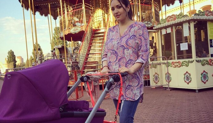 Известная украинская певица впервые показала 11-месячную дочь