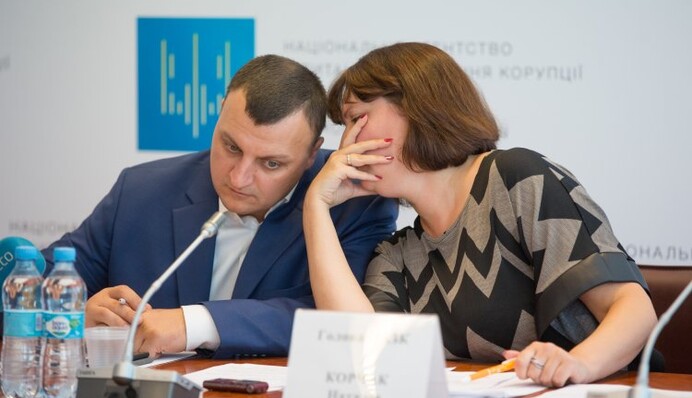 Первая с конца: почему Украина все время становится аутсайдером в борьбе с коррупцией