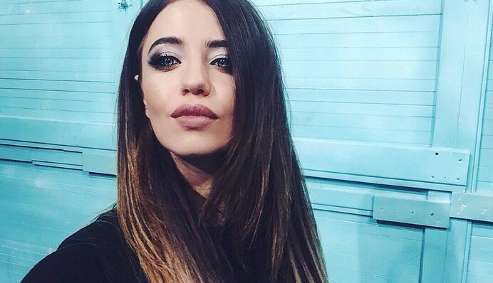 Солистка дуэта 