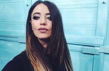 Солистка дуэта 