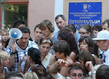 Перший рік вінницьких: потрясіння і застій гуманітарного блоку