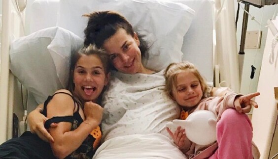 Ни дня без фото: Анна Седокова через неделю после родов показала фигуру в купальнике