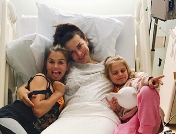 Ни дня без фото: Анна Седокова через неделю после родов показала фигуру в купальнике