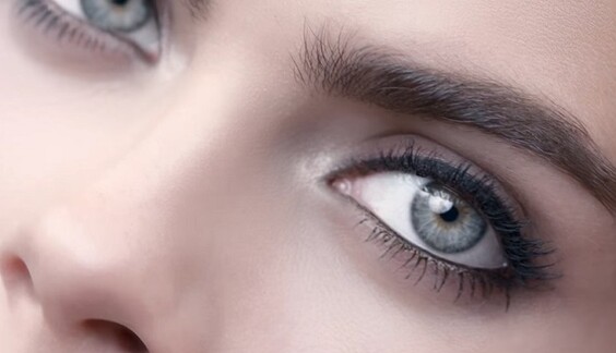 Слишком хорошо, чтобы быть правдой: рекламу туши с супермоделью запретили