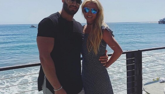 Бритни Спирс беременна от тренера по фитнесу