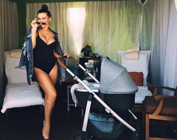 Многодетная мама Анна Седокова призналась, что ей сложно справляться с тремя детьми