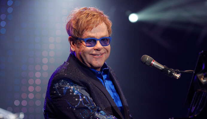 На грани жизни и смерти: Элтон Джон провел два дня в реанимации