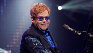 На грани жизни и смерти: Элтон Джон провел два дня в реанимации