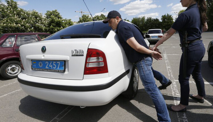 Украинцев хотят меньше арестовывать за наркотики: появились подробности