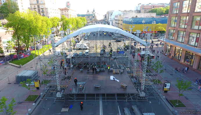 Крещатик превратился в 