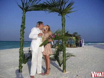 В годовщину смерти мужа Тины Кароль появились фото из семейного архива певицы