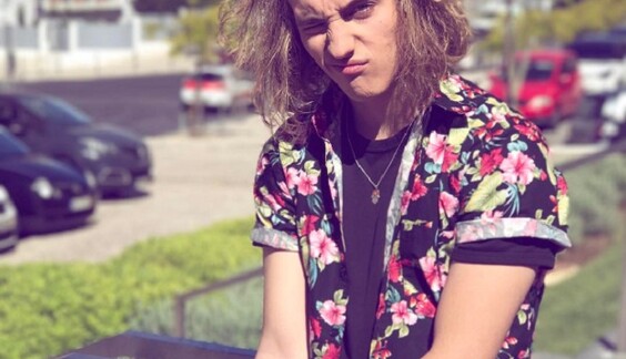 Участник Евровидения из Испании увековечил симпатию к Украине на своем теле