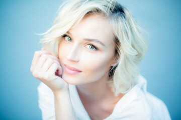 Полина Гагарина поделилась первым фото со своим новорожденным и рассекретила пол ребенка