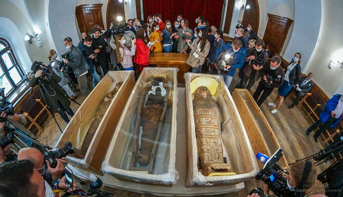 У Києві показали мумії жінки і крокодила: ексклюзивні фото