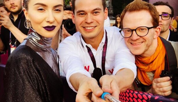 Евровидение-2017: участники конкурса устроили парад селфи на красной дорожке