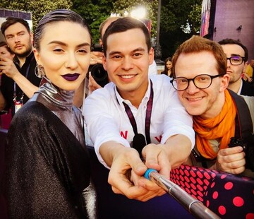 Евровидение-2017: участники конкурса устроили парад селфи на красной дорожке