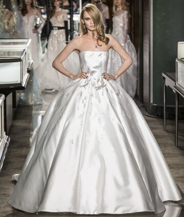 В сети появилось впечатляющее фото свадебного платья стоимостью два миллиона долларов