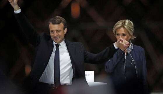 Жена Макрона поразила эмоциями после победы мужа: опубликовано видео