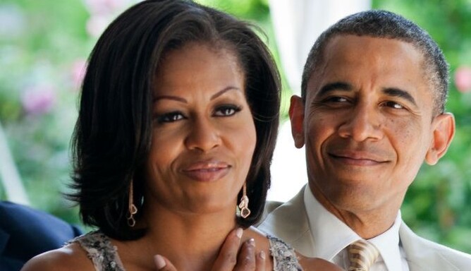 Барак Обама рассмешил сеть своей реакцией на жену: появилось фото
