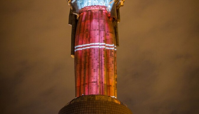 В компании Visa рассказали о ярком украшении монумента Родина-мать к Евровидению-2017