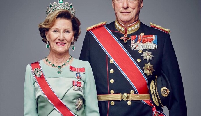 Королева и король Норвегии отметили 80-летний юбилей на яхте: появились фото