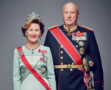 Королева и король Норвегии отметили 80-летний юбилей на яхте: появились фото