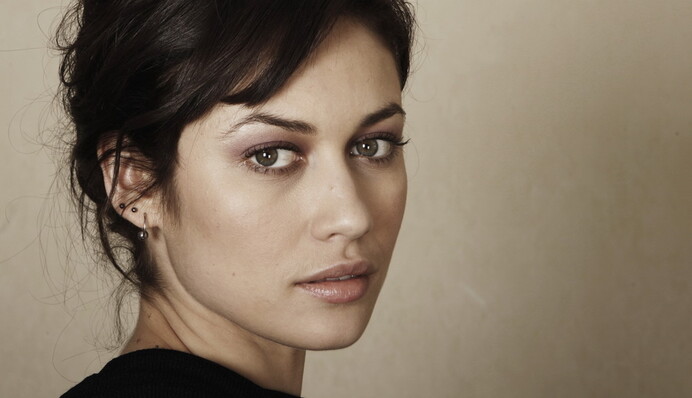 Голливудская звезда из Украины удивила георгиевской лентой и красным флагом