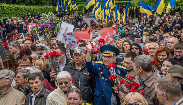 На вільному Донбасі все ще чекають на ДНР, а влада зробила відразу кілька помилок