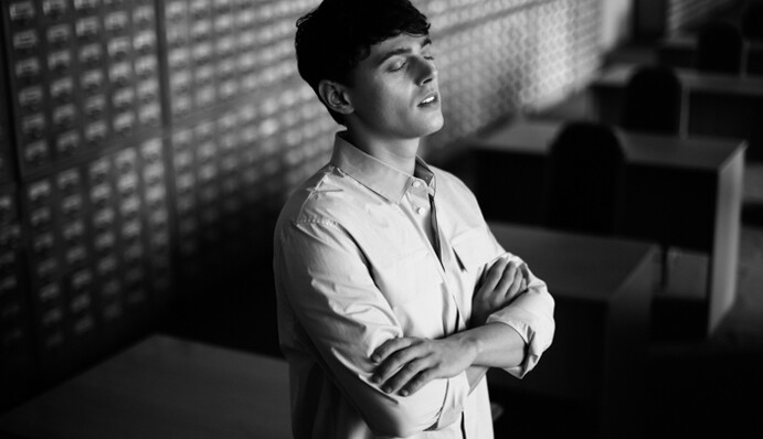 Алан Бадоев снял новый зрелищный клип для певца Аlekseev: опубликовано видео