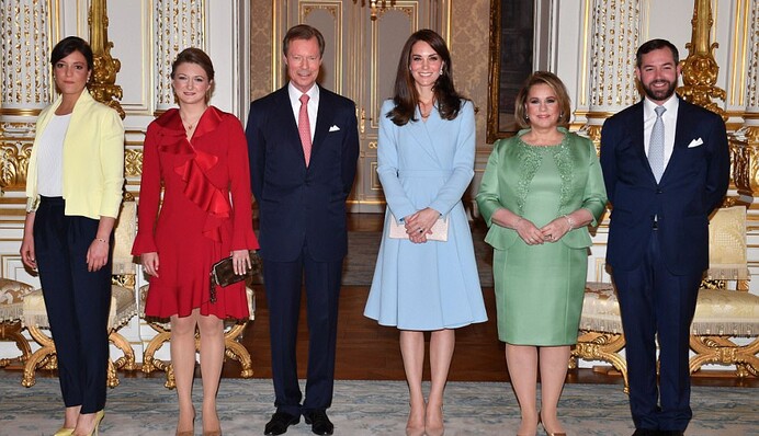 Кейт Миддлтон впечатлила стильным нарядом от любимого дизайнера: появились фото