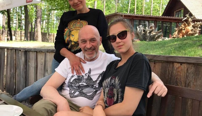 Тука сделал предложение своей возлюбленной после 20 лет совместной жизни: опубликовано видео