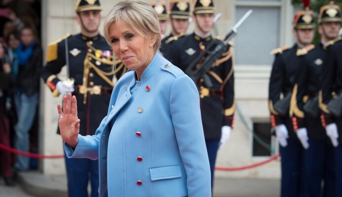 Жену Макрона сравнили с Меланией Трамп и Елизаветой II: опубликованы фото