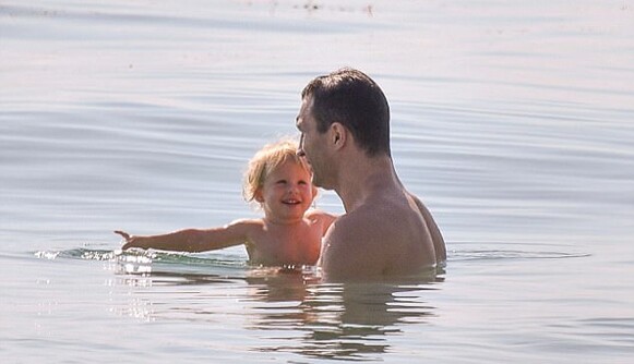 Заботливый папочка: Кличко умилил сети фото с подросшей дочерью