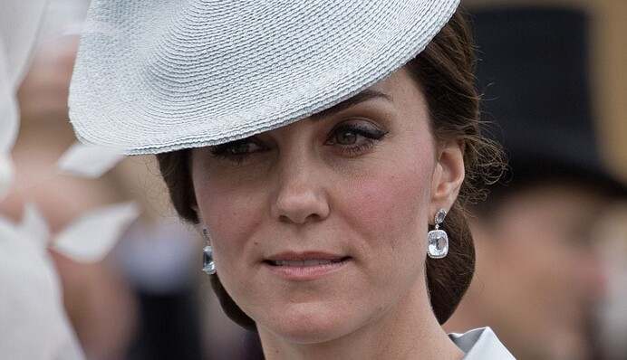 Елизавета II и Кейт Миддлтон показали свои повседневные наряды: опубликованы фото