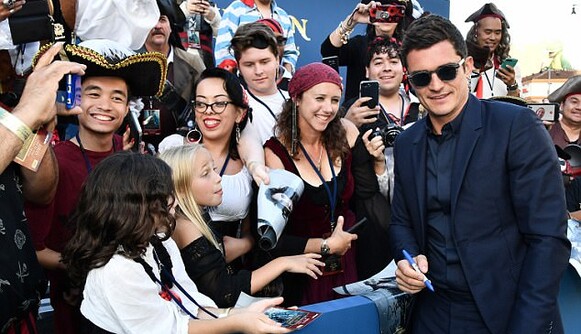 Поклонницы атаковали Блума и Деппа на премьере 