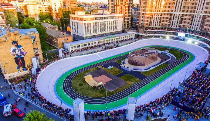 В Киеве открылся обновленный велотрек: впечатляющие фото и видео с высоты