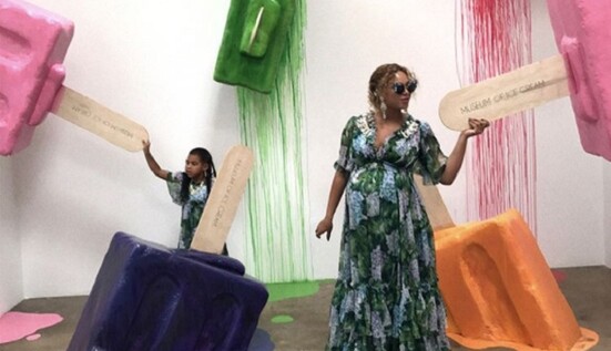 Беременная двойней Бейонсе засветила на вечеринке огромный живот: опубликованы фото