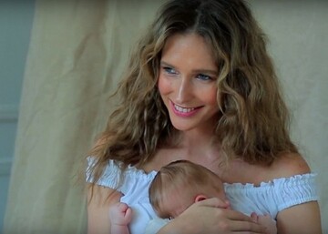 Что не попало на страницы глянца: появилось видео кормящей грудью Осадчей