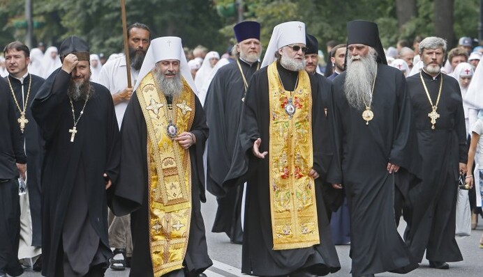 В Московском патриархате говорят о взрыве в Украине, а в Киевском - о потерях УПЦ МП