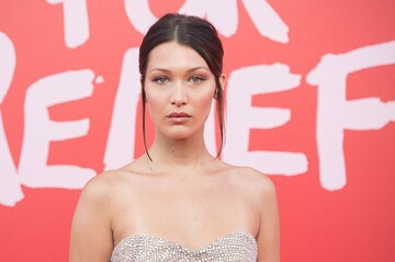 Полиция моды: популярная модель взорвала сеть фуражкой от украинского дизайнера