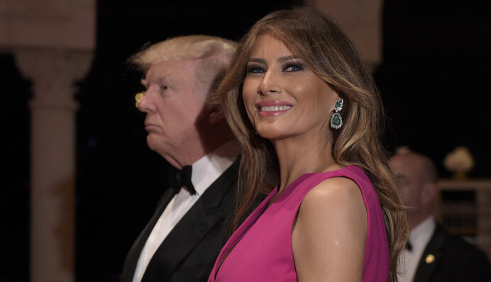 Покорная жена: сеть поразило видео Мелании Трамп с мужем в храме