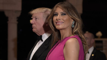 Покорная жена: сеть поразило видео Мелании Трамп с мужем в храме