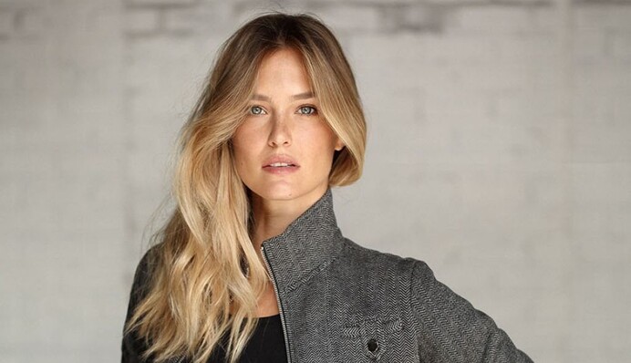 Бывшая Леонардо ДиКаприо засветила в сети округлившийся живот: опубликованы фото